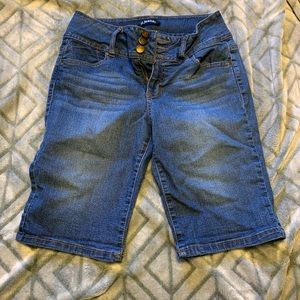 Shorts, 3 buttons, worn one time